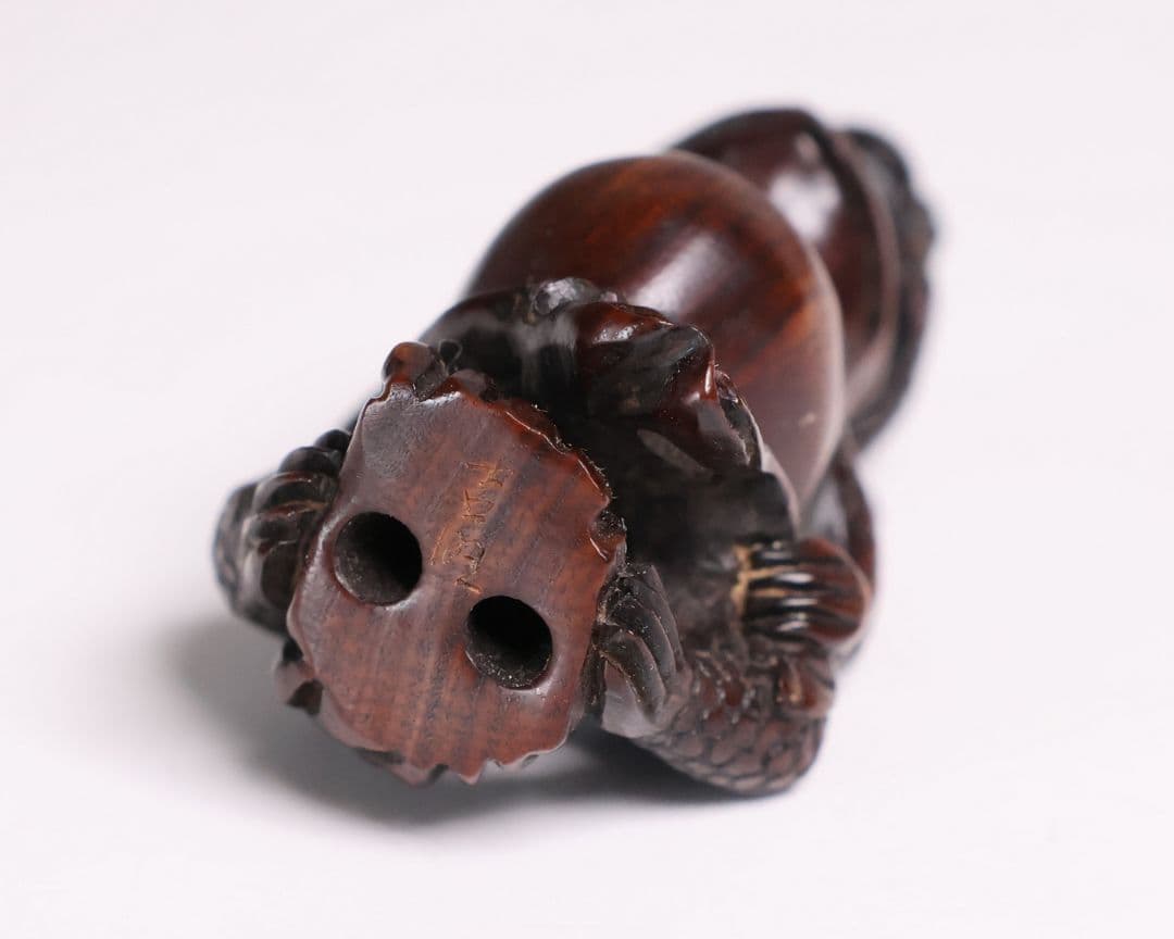 木製 提物 根付 在銘 吉昭 褌蛙 親子 ふんどし カエル 彫刻【MB294】