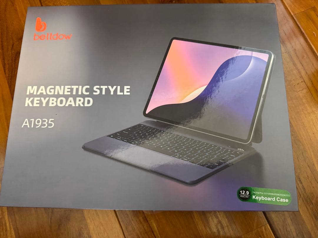 マジックキーボード　13インチ　12.9インチ　M3 M2 磁気吸着　軽量