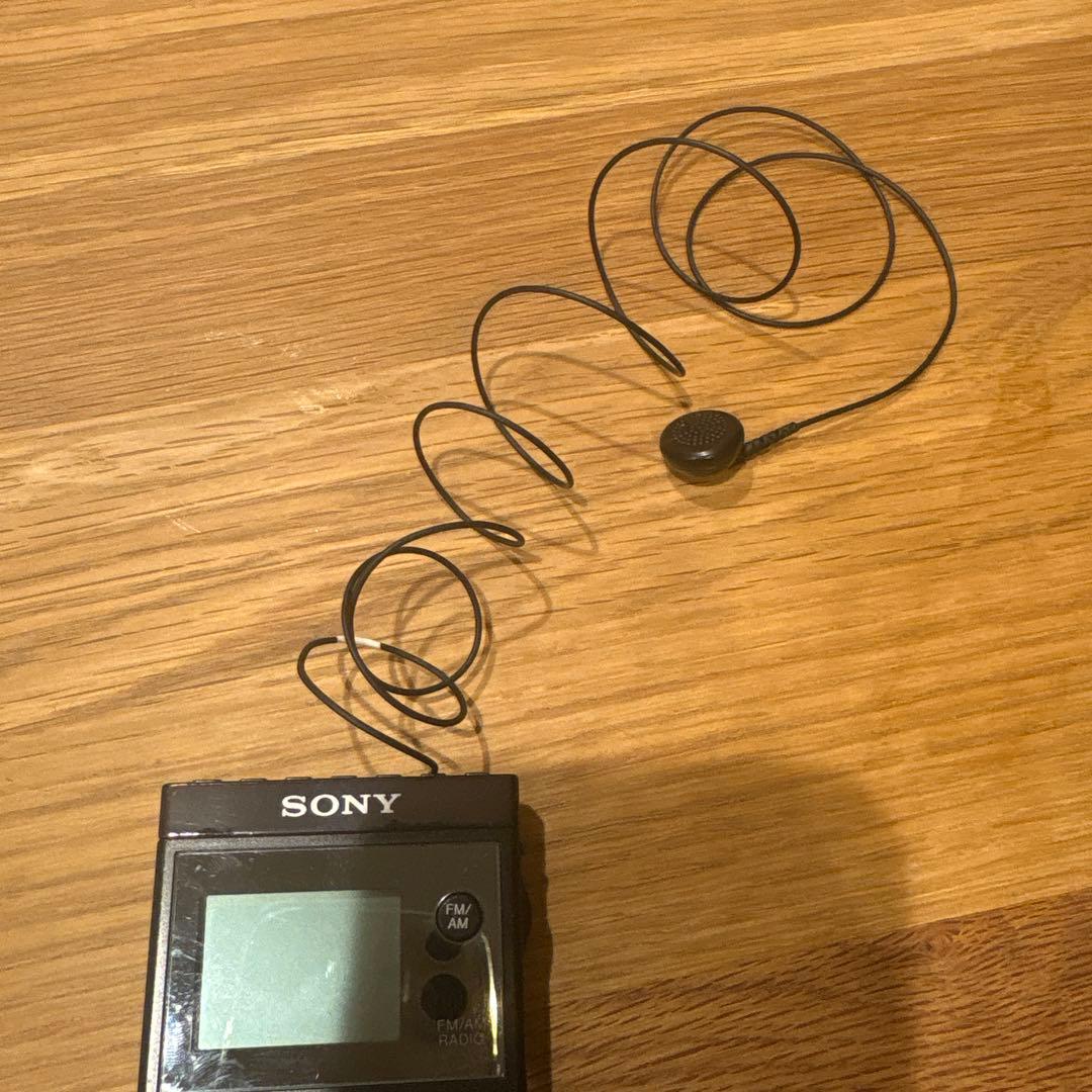 SONY SRF-R336 FM/AMラジオ　携帯ラジオ　9cm×5cm×1cm