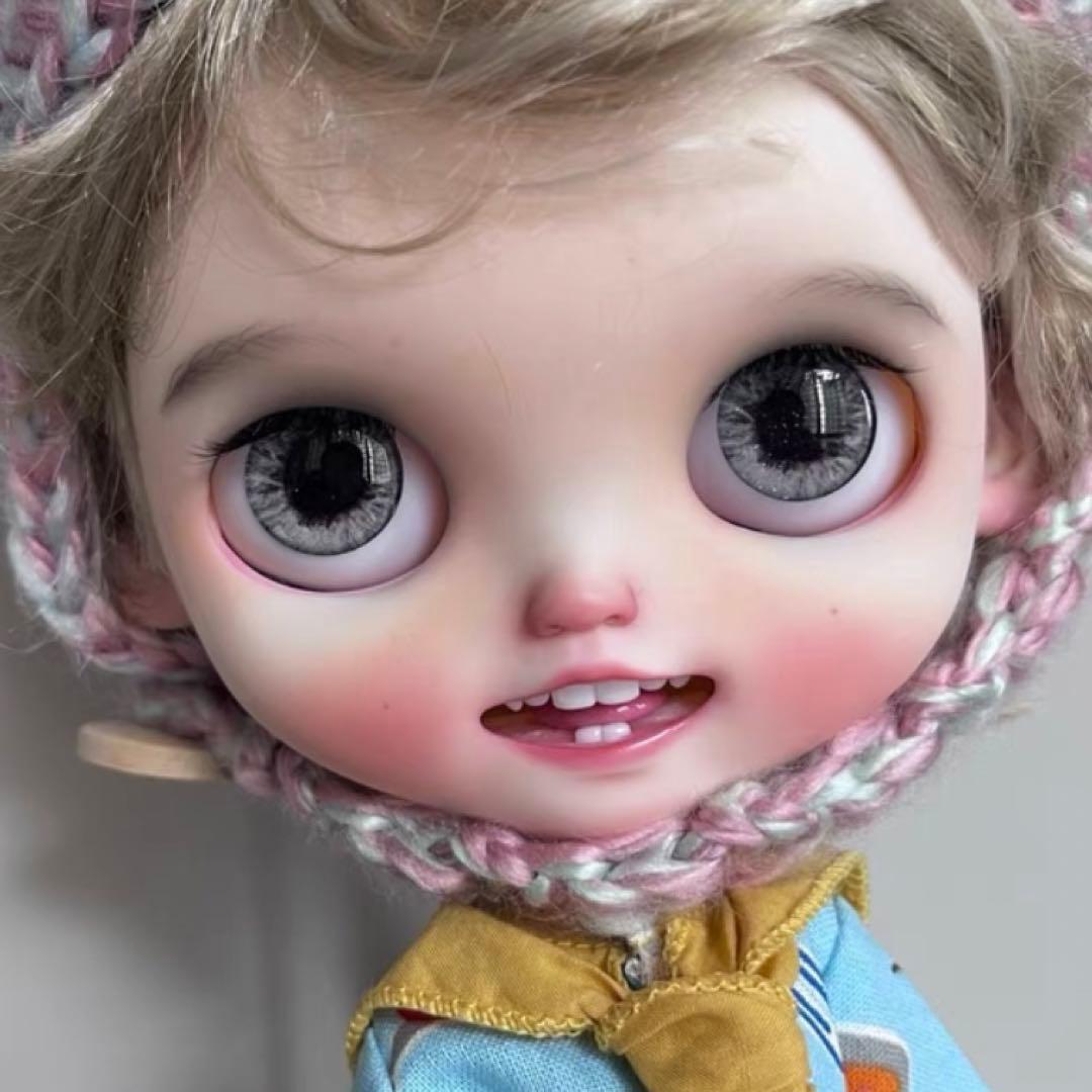 カスタムブライス 海外作家様 笑顔 かわいい 元気 人形