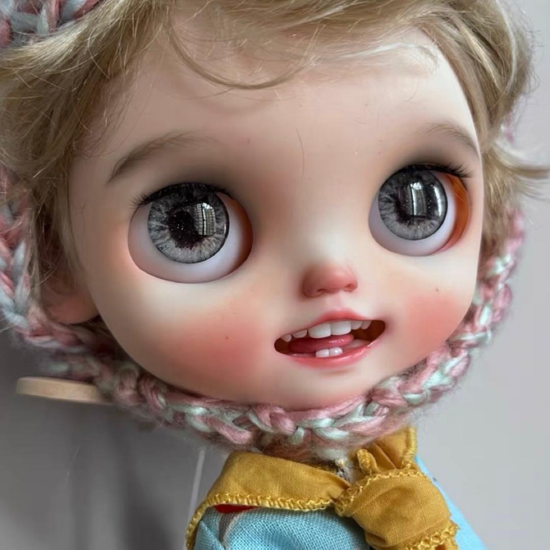 カスタムブライス 海外作家様 笑顔 かわいい 元気 人形