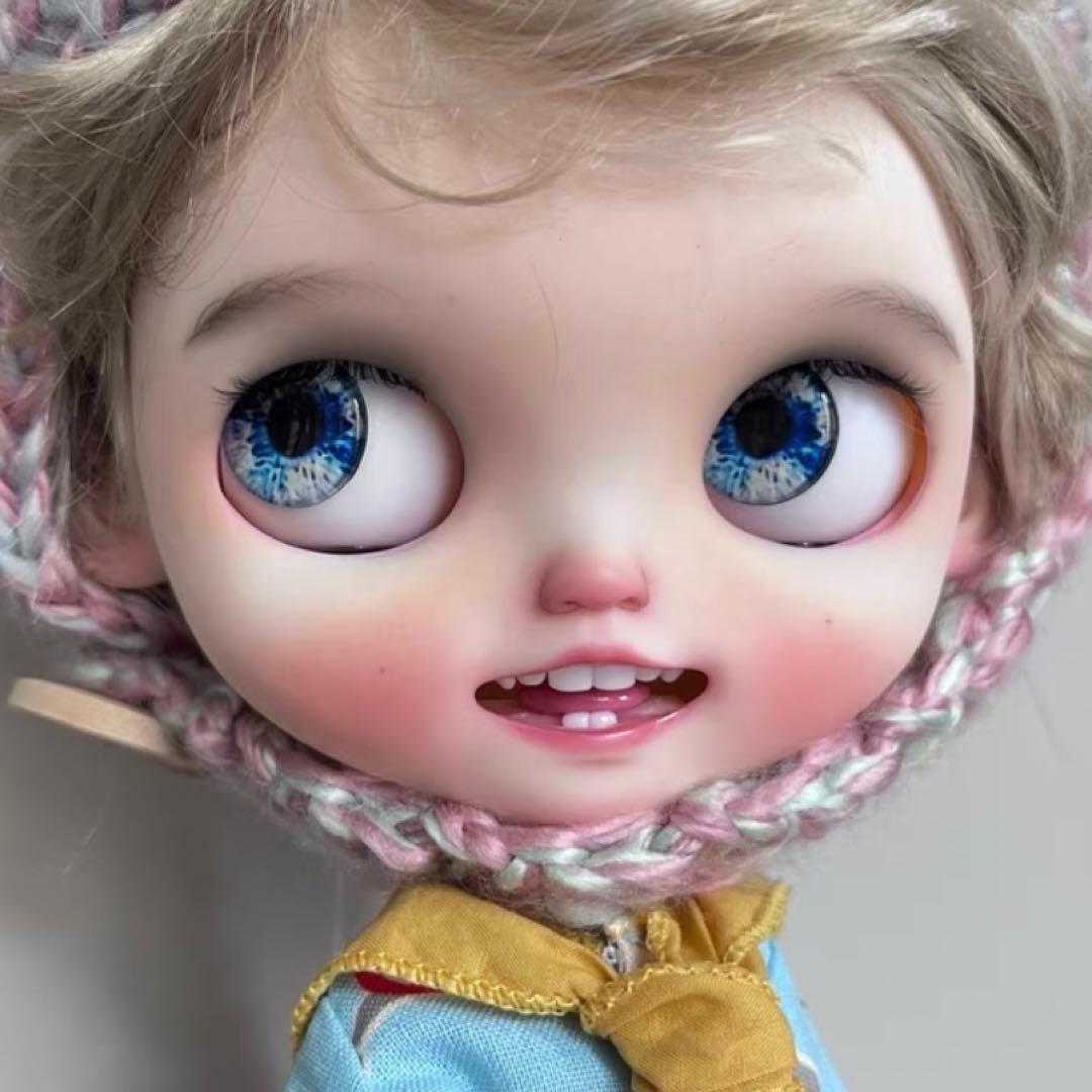 カスタムブライス 海外作家様 笑顔 かわいい 元気 人形
