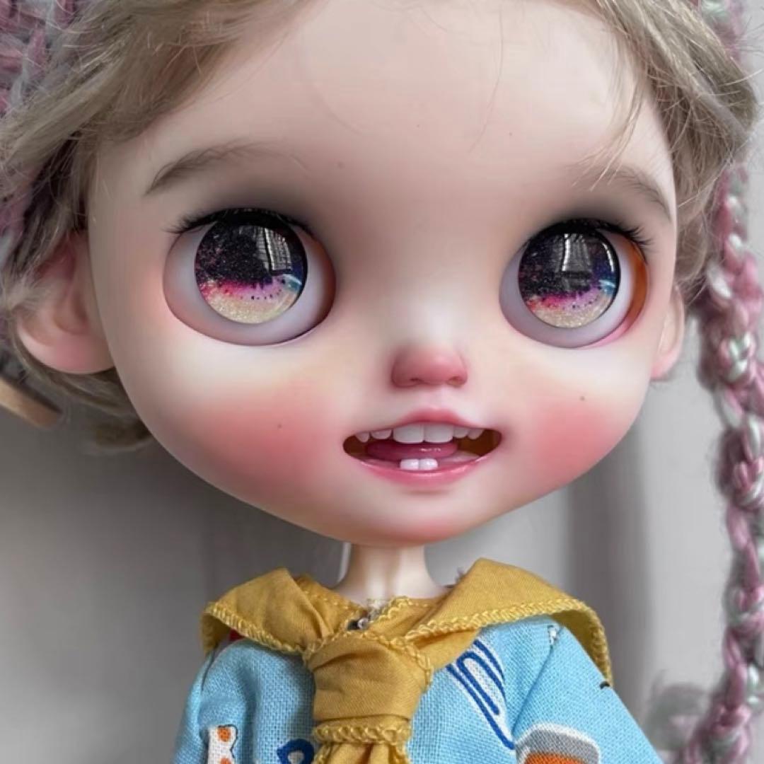 カスタムブライス 海外作家様 笑顔 かわいい 元気 人形