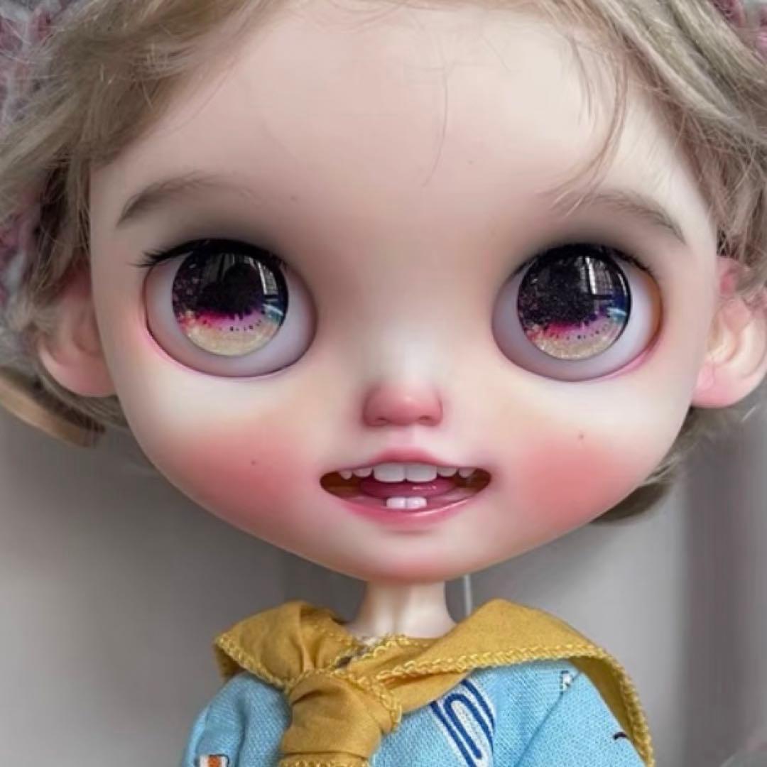 カスタムブライス 海外作家様 笑顔 かわいい 元気 人形