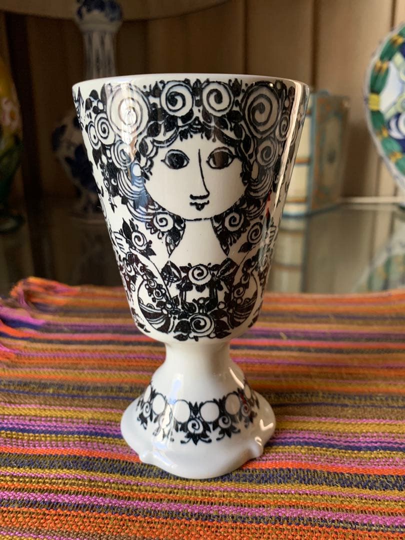 ビヨンヴィンブラッド　ニモール窯のレアなビンテージカップ型少女柄黒の花瓶！