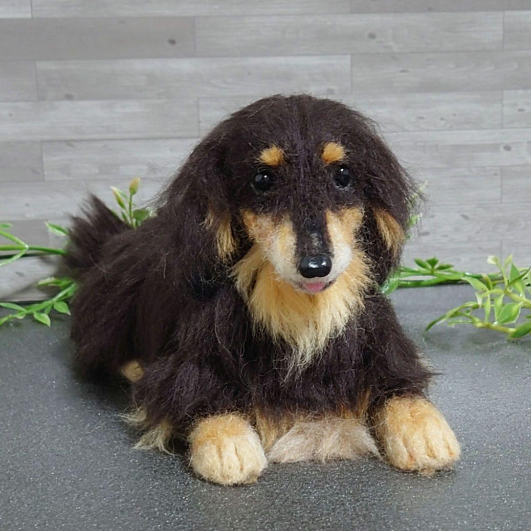 羊毛フェルト犬　ミニチュアダックス　ブラックタン