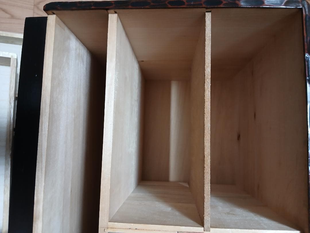 鎌倉彫　小物入れ4段(少し大きめ) 縦29×横40×高さ29.5cm