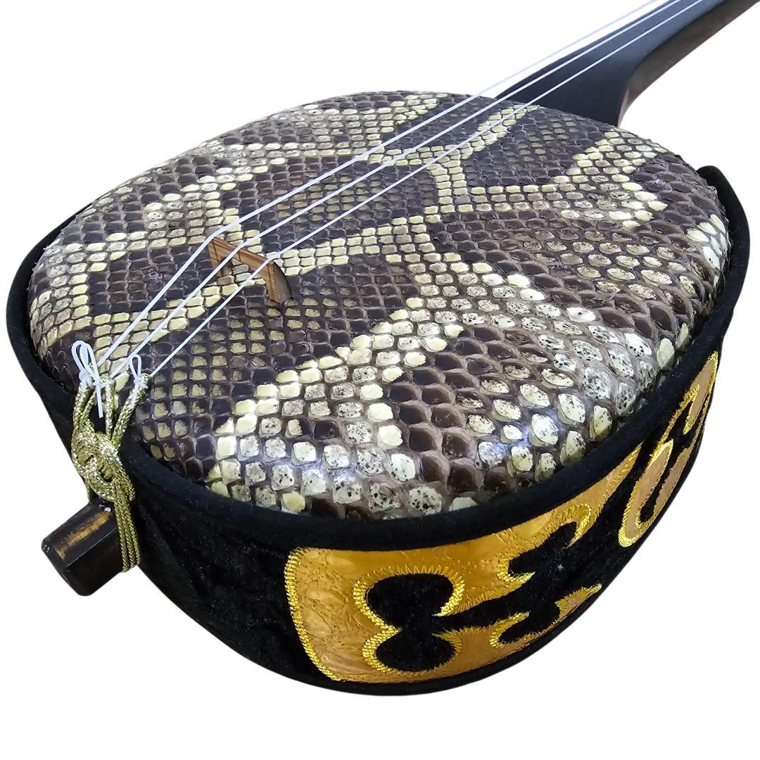 沖縄三線 蛇皮 ハードケース付 付属品多数 胴巻き 刺繍 入門セット