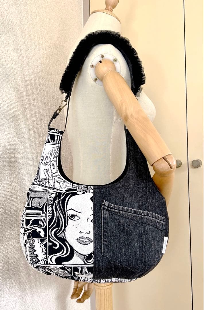 ラムちゃんさま専用。アメコミまんまるデニムリメイクバッグ【ハンドメイド】