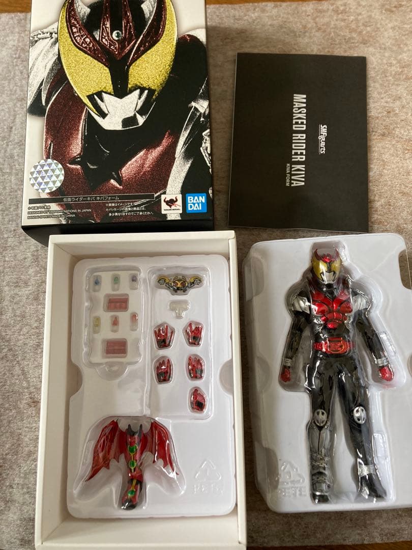S.H.Figuarts 真骨彫　仮面ライダーキバ