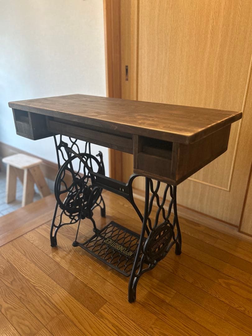 hidamari家具屋　アンティークな ミシンテーブル　デスク ドレッサー