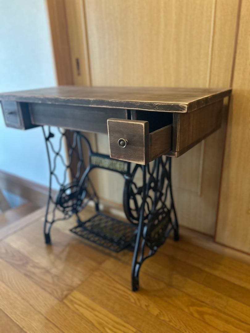 hidamari家具屋　アンティークな ミシンテーブル　デスク ドレッサー
