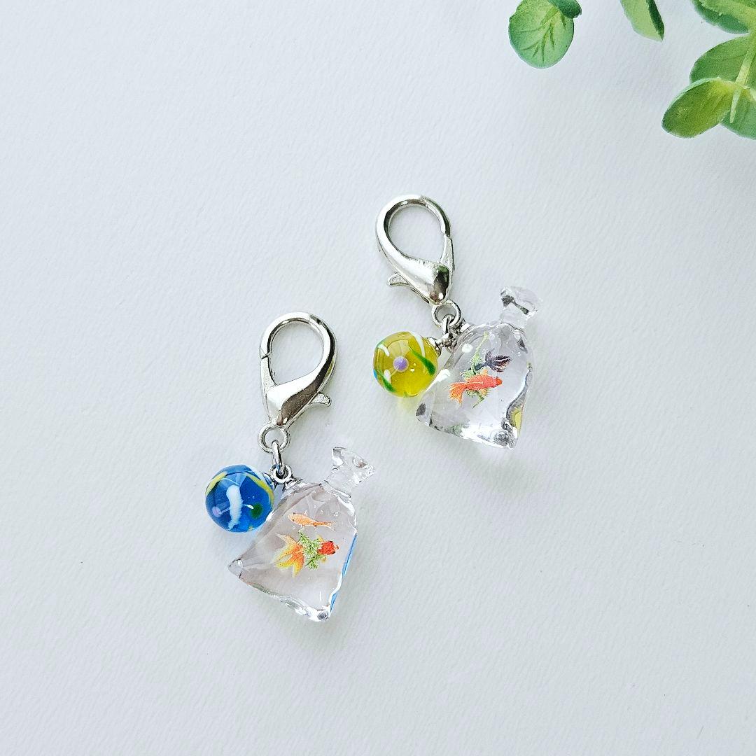 小さな金魚すくい袋と水ヨーヨーのチャーム✾s328 ［お祭り/和装/小青黄］