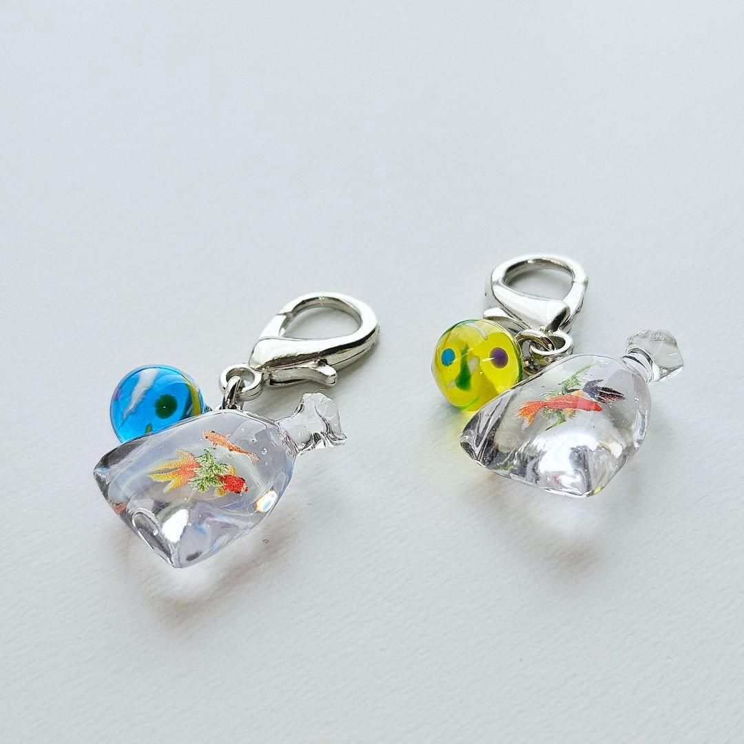 小さな金魚すくい袋と水ヨーヨーのチャーム✾s328 ［お祭り/和装/小青黄］