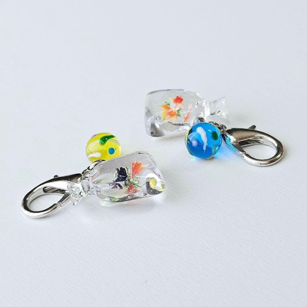 小さな金魚すくい袋と水ヨーヨーのチャーム✾s328 ［お祭り/和装/小青黄］