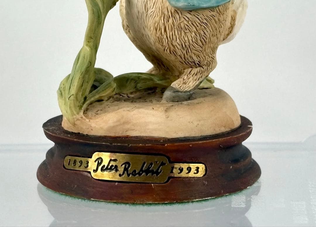 ピーターラビット◆希少【Peter Rabbit Eating Luttuce】