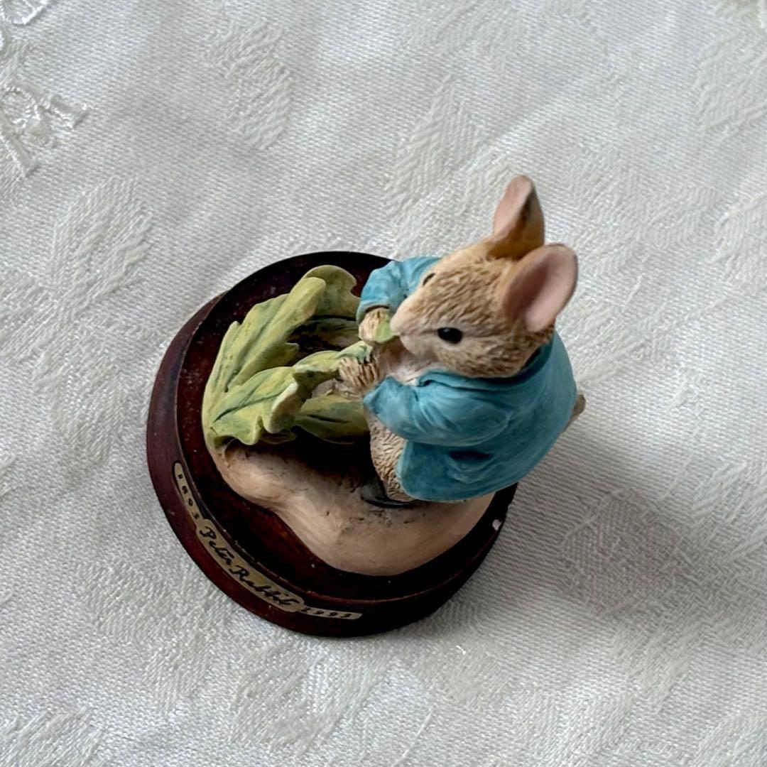 ピーターラビット◆希少【Peter Rabbit Eating Luttuce】