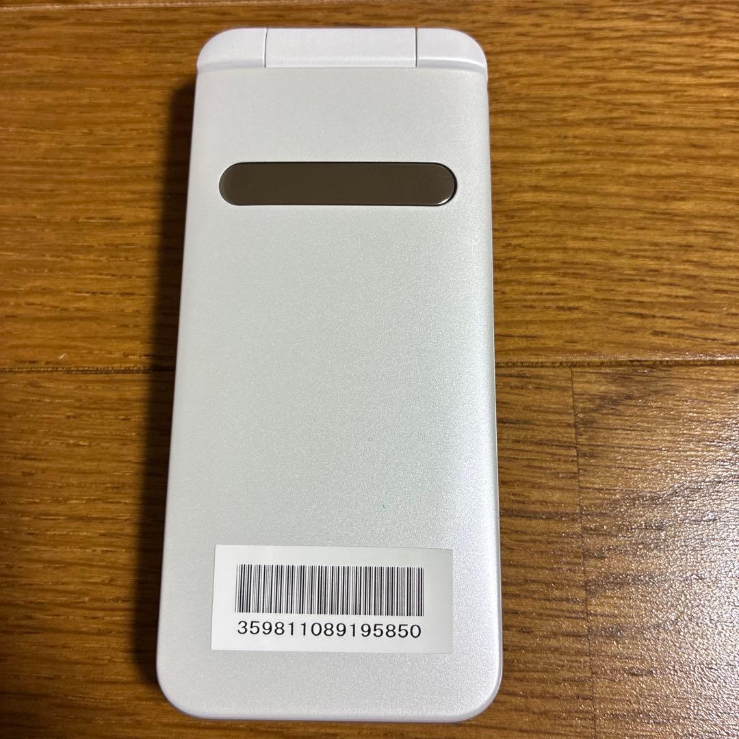 au グラティーナ KYF37 ホワイト SIMロック解除済み