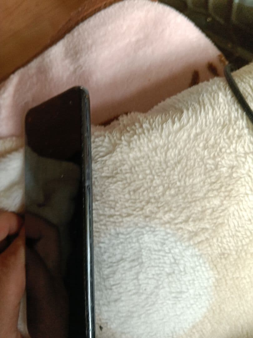 Oppo スマートフォン トリプルカメラ