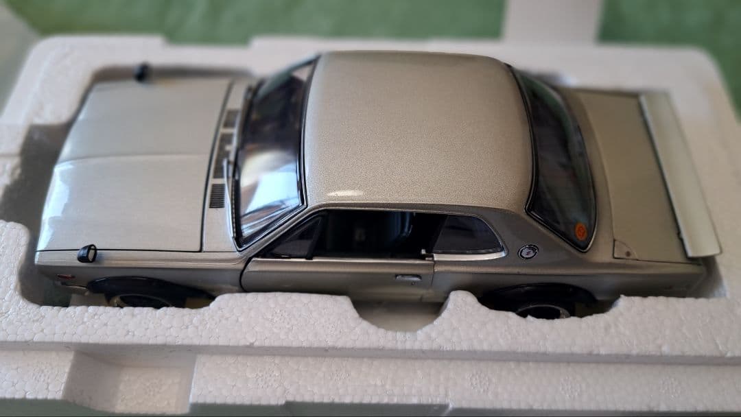 京商 1/18スカイライン GTRシルバー 2ドア カスタム