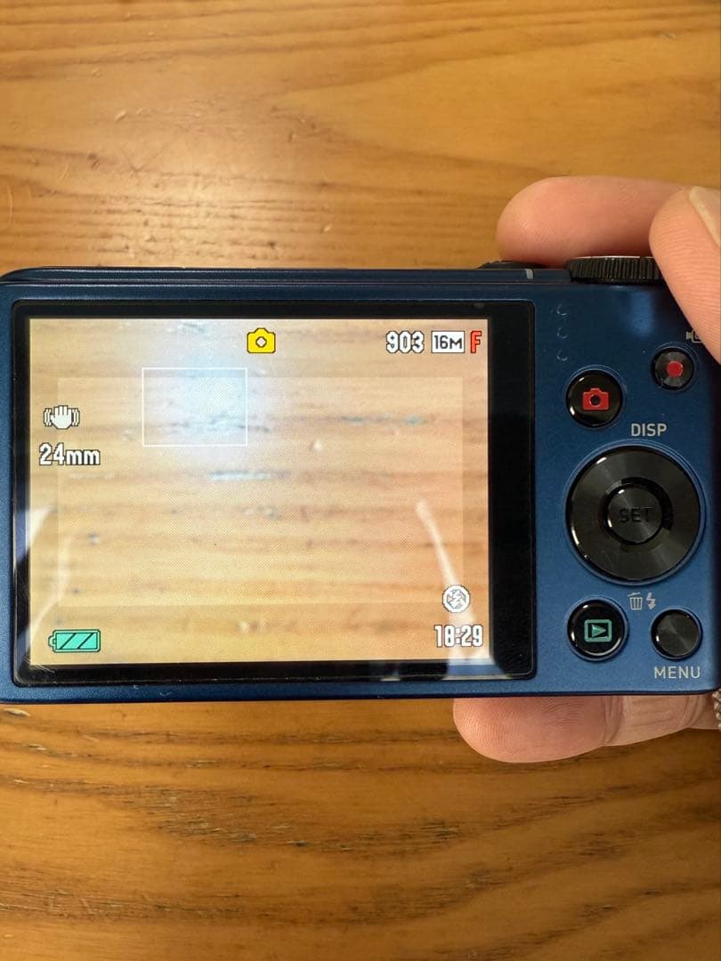 コンパクトデジタルカメラ　CASIO EXILIM EX-ZR200
