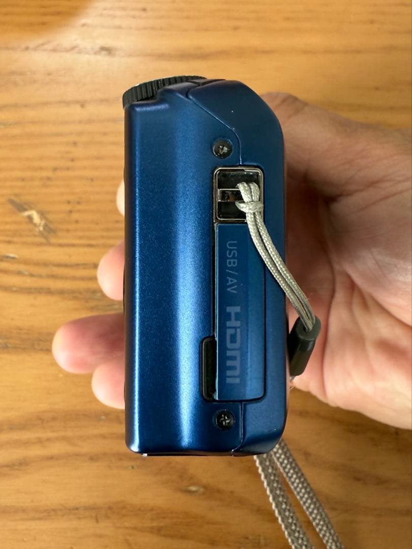 コンパクトデジタルカメラ　CASIO EXILIM EX-ZR200