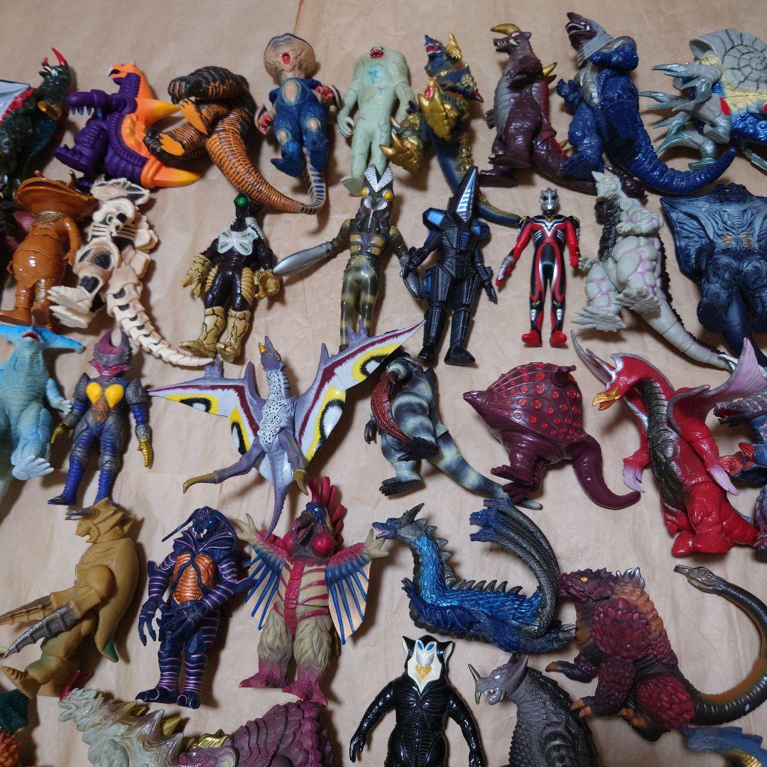 円谷プロ ウルトラマンシリーズ ウルトラマン、怪獣ソフビ約100体セット