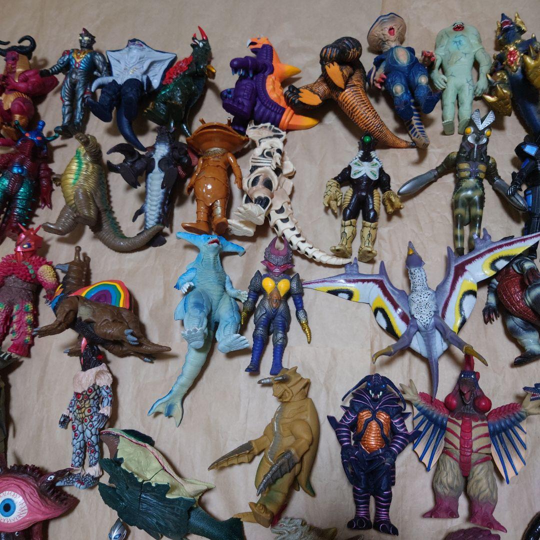 円谷プロ ウルトラマンシリーズ ウルトラマン、怪獣ソフビ約100体セット