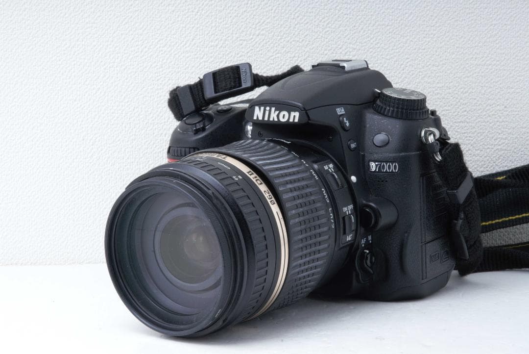 Nikon D7000 18-270mm レンズキット バッテリーグリップ２個付
