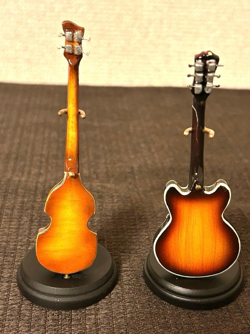 フェフナー レフティ ミニチュアベース & エピフォン カジノ ミニチュアギター