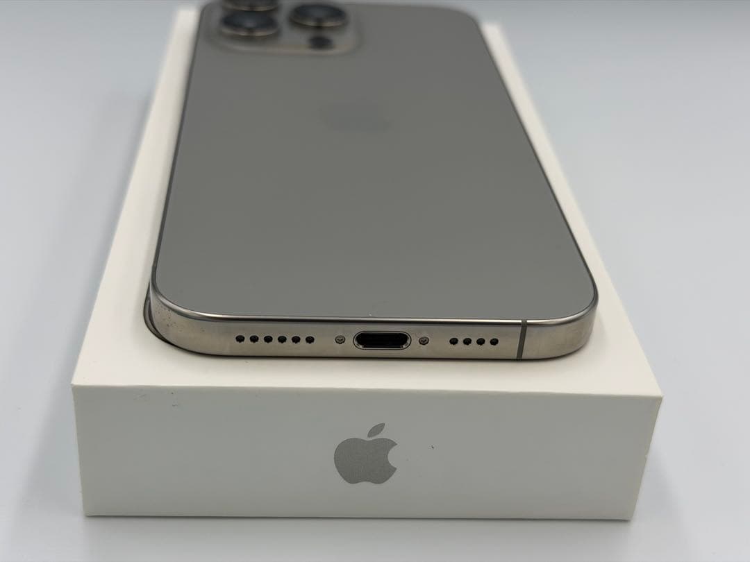 美品 iPhone 16 pro max 256GB SIMフリー