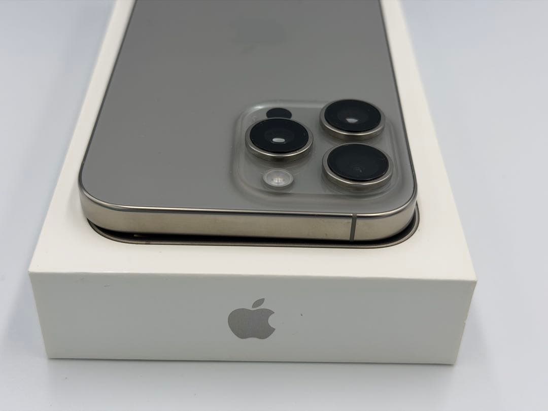美品 iPhone 16 pro max 256GB SIMフリー