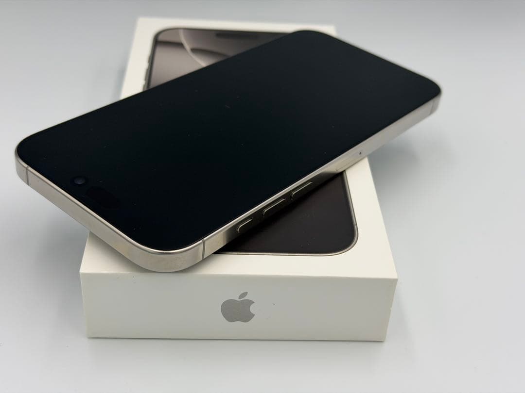 美品 iPhone 16 pro max 256GB SIMフリー