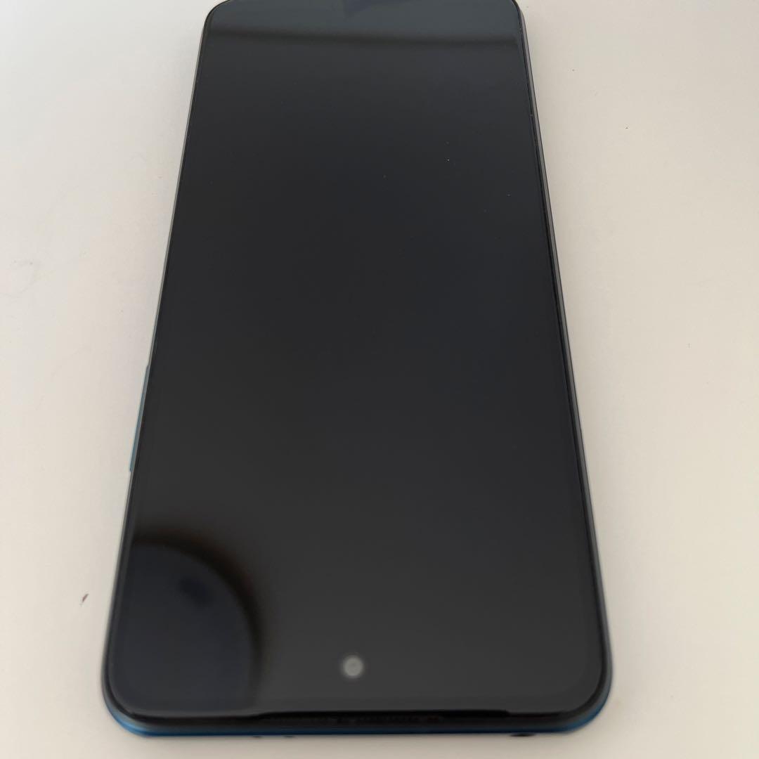 青色スマートフォン USB-C ヘッドフォンジャック