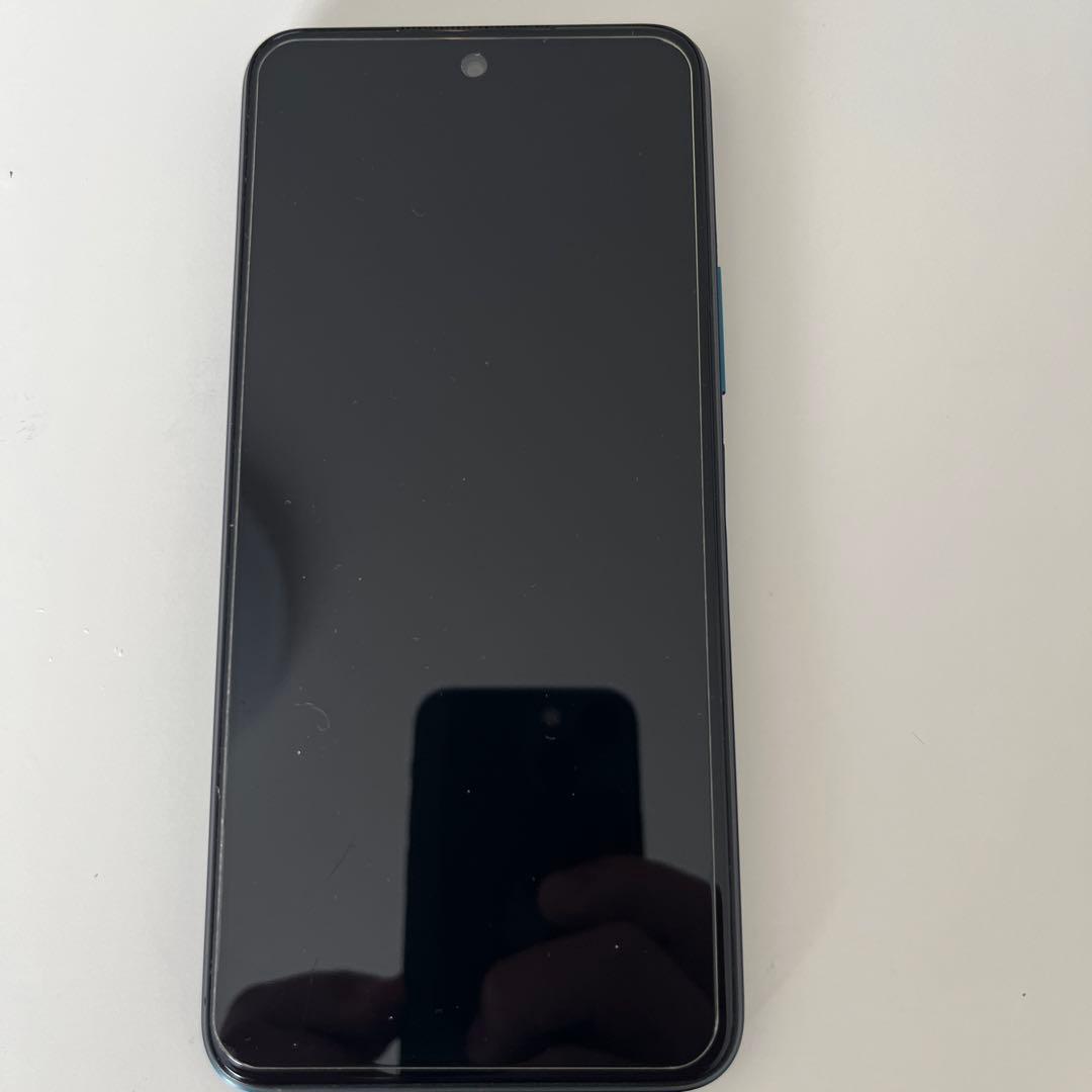 青色スマートフォン USB-C ヘッドフォンジャック