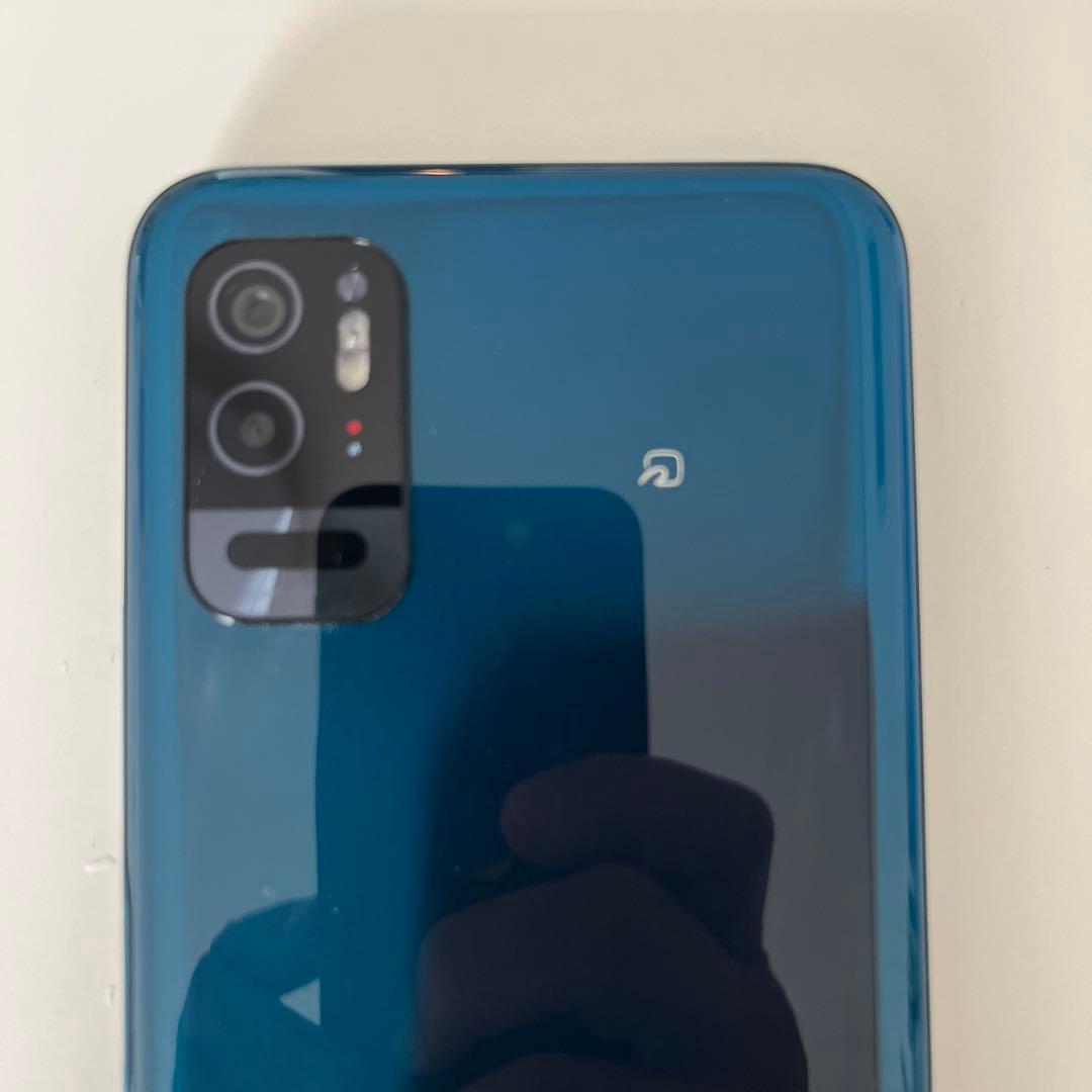 青色スマートフォン USB-C ヘッドフォンジャック