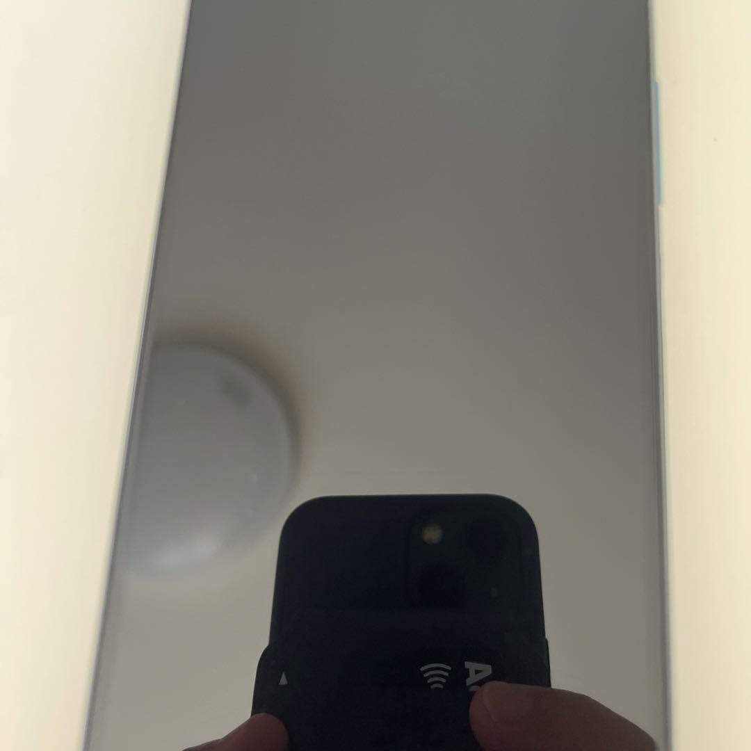 青色スマートフォン USB-C ヘッドフォンジャック