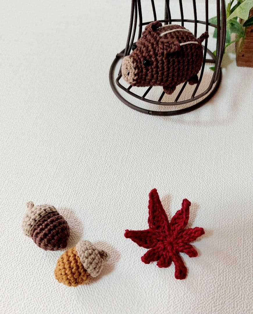 あみぐるみ　うり坊　イノシシ　どんぐり　もみじ　【受注製作になります】