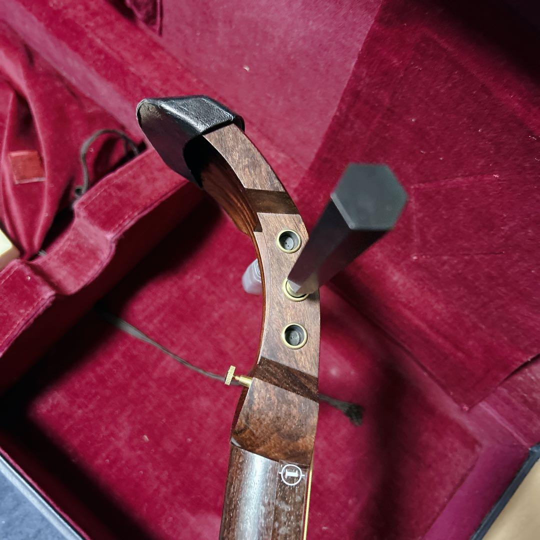 三味線本体 木製 3弦 金糸装飾 ハードケース 鍵 付き 中棹 太棹 東さわり