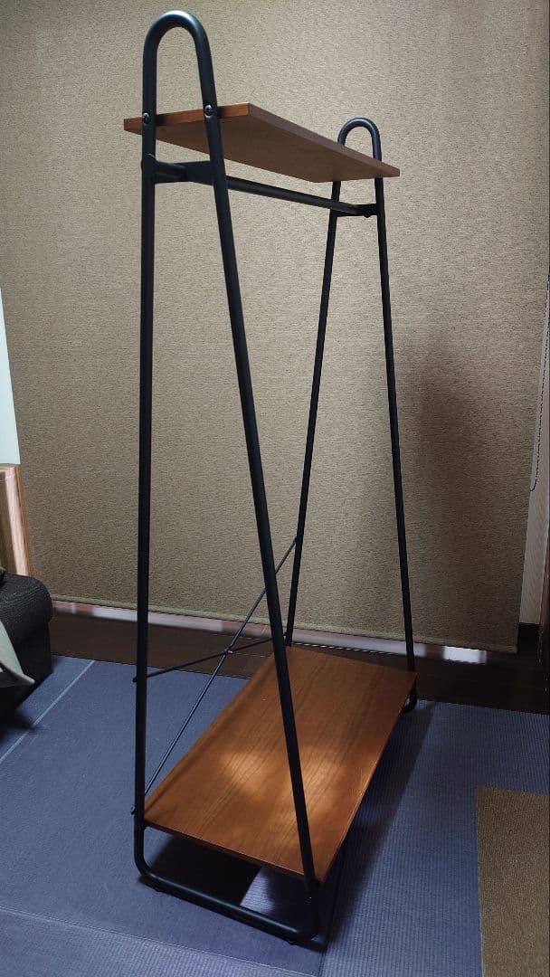シンプルな2段式ハンガーラック