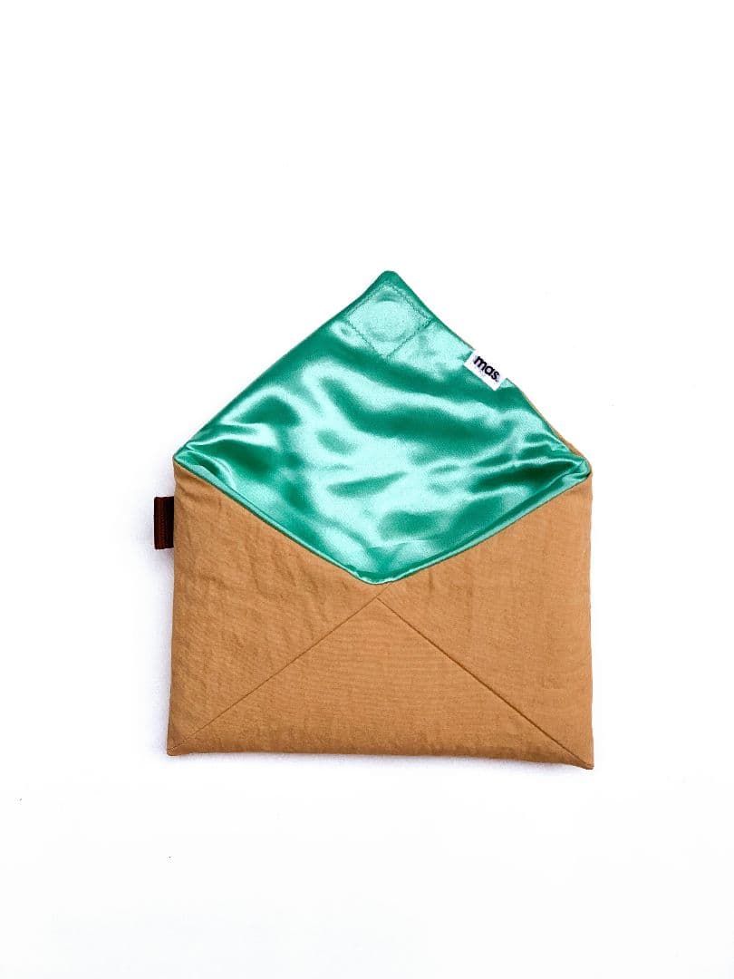 たぬきゅん × mas. FLUFFY ENVELOPE POUCH