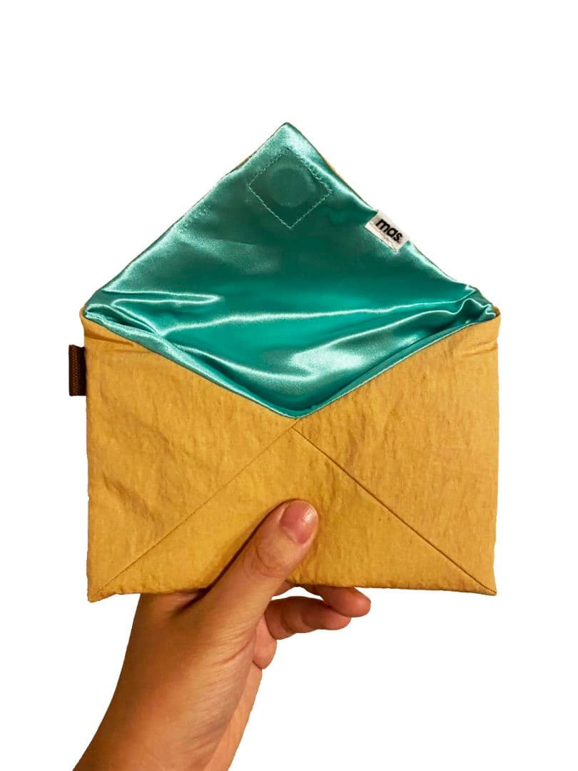 たぬきゅん × mas. FLUFFY ENVELOPE POUCH