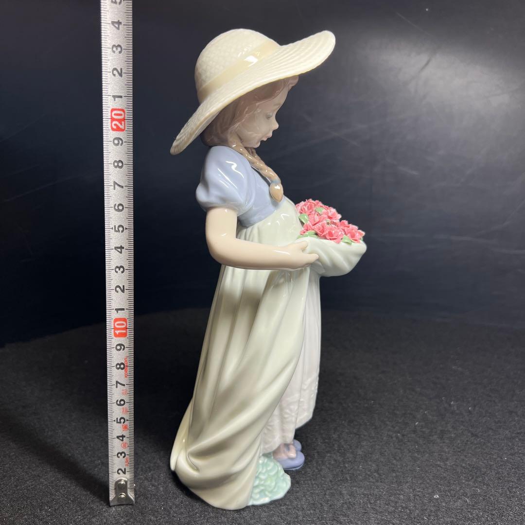 リヤドロ「たくさん摘めたよ！」　共箱　高さ約25㎝　東Y8-0325☆1F