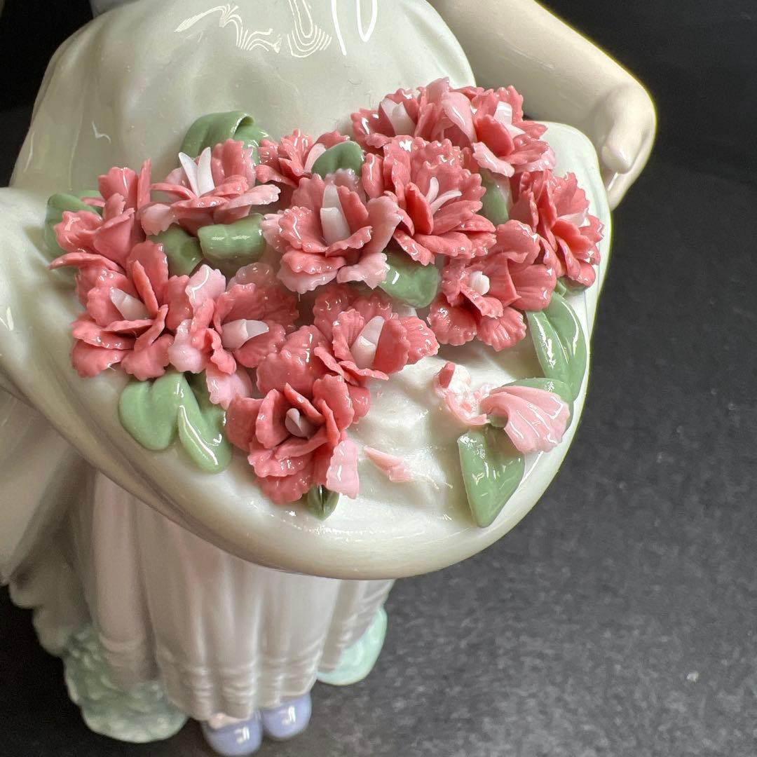 リヤドロ「たくさん摘めたよ！」　共箱　高さ約25㎝　東Y8-0325☆1F