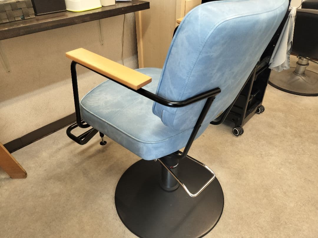 美品マテリ　スタイリングチェア