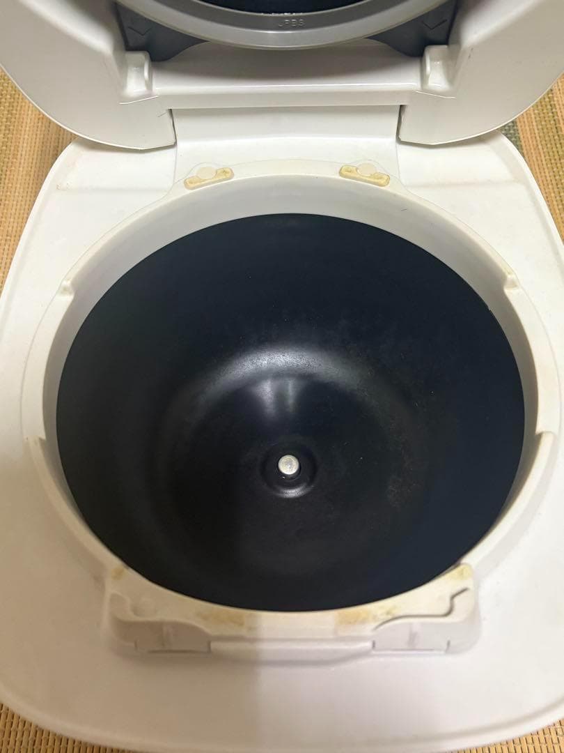 中古　TIGER　タイガー 5.5合 圧力IH炊飯ジャー JPB-W100-W