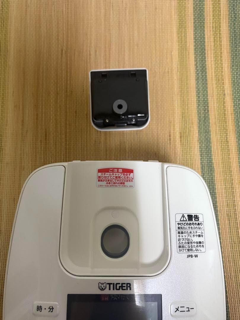中古　TIGER　タイガー 5.5合 圧力IH炊飯ジャー JPB-W100-W