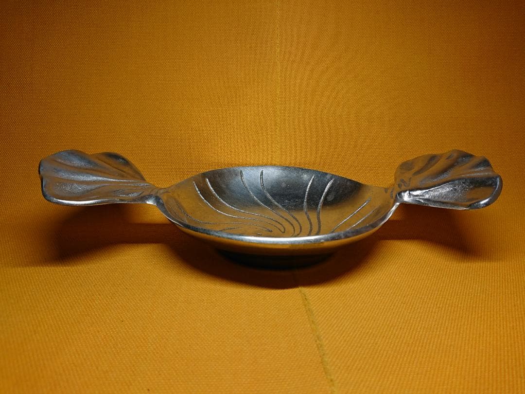 【美品】皿　トレイ　金属　オブジェ　置物　インテリア　工芸品　美術品　A1100