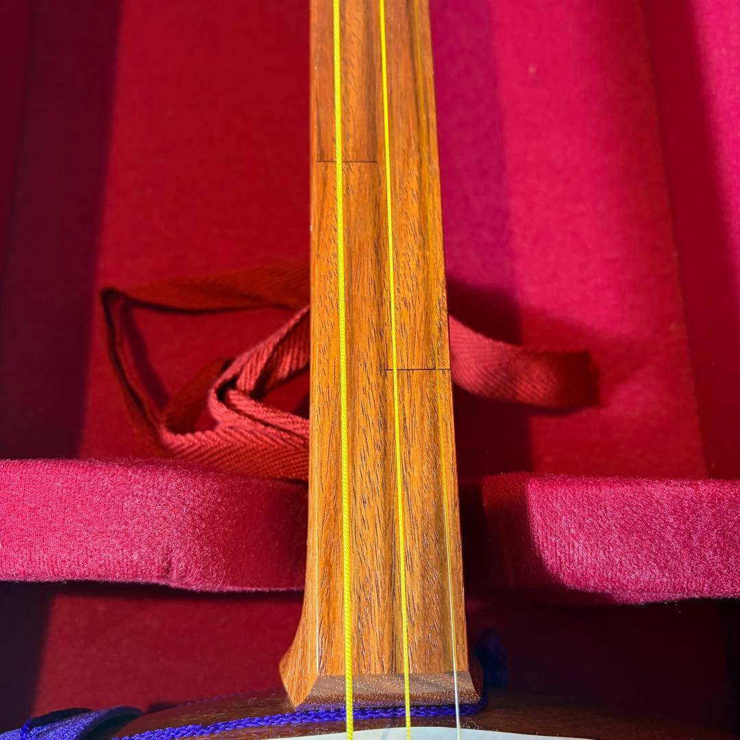 美品 津軽三味線 「美鈴」太棹　正寸　合皮　花梨　東さわり 胴掛け 銀河印