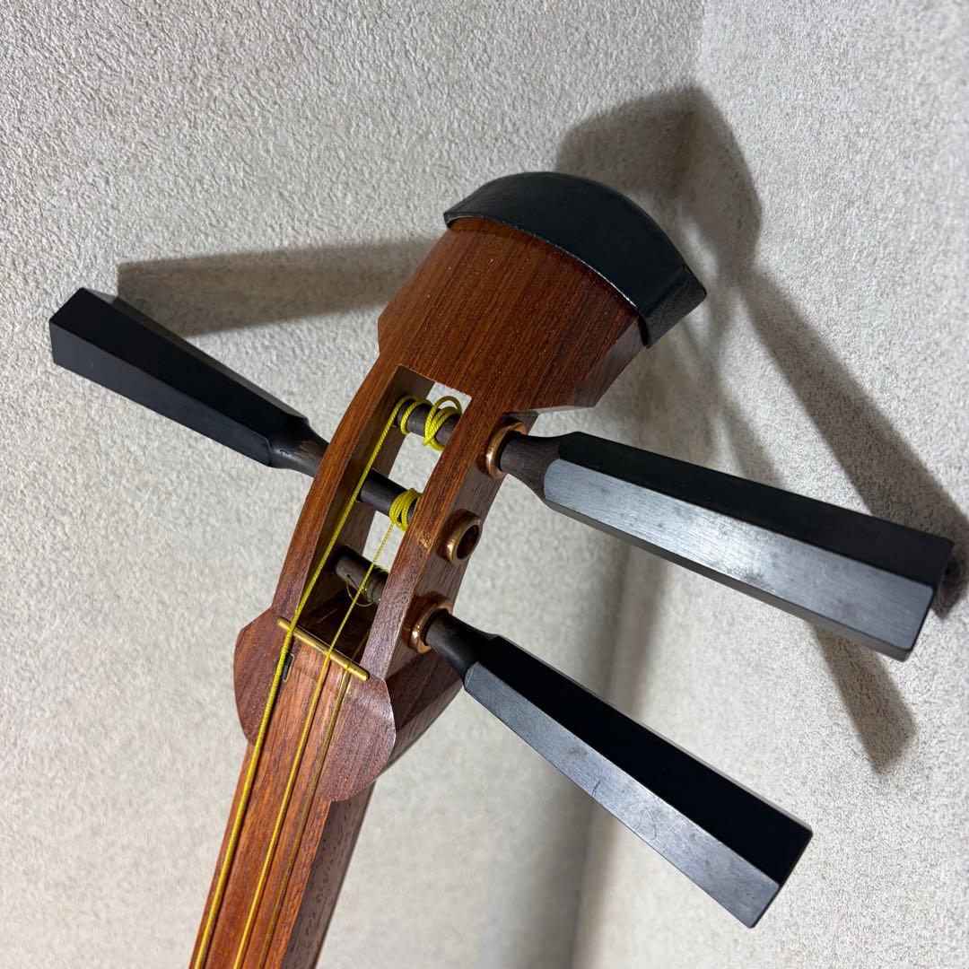 美品 津軽三味線 「美鈴」太棹　正寸　合皮　花梨　東さわり 胴掛け 銀河印